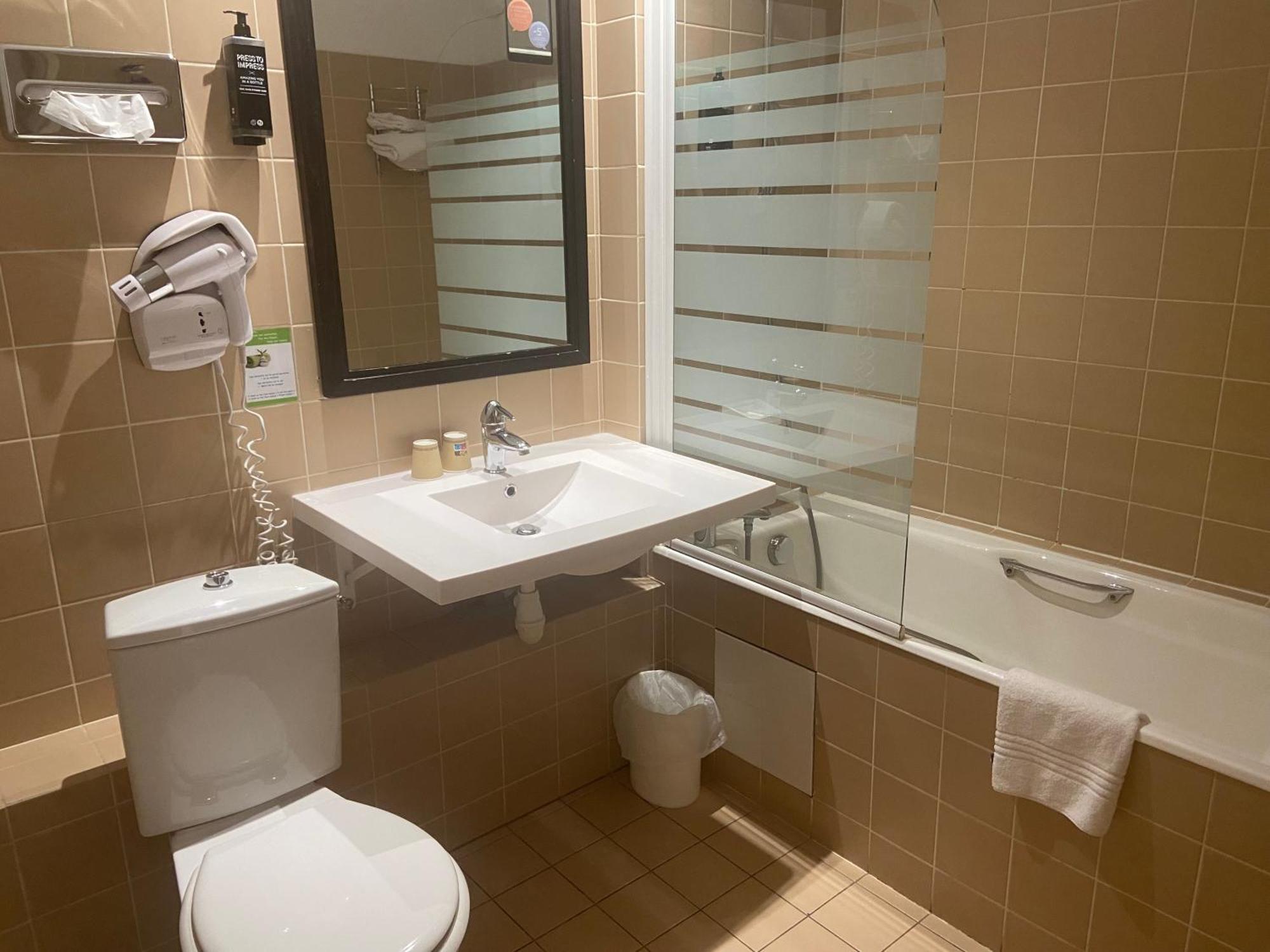 Ibis Styles Nantes Centre Place Royale Buitenkant foto