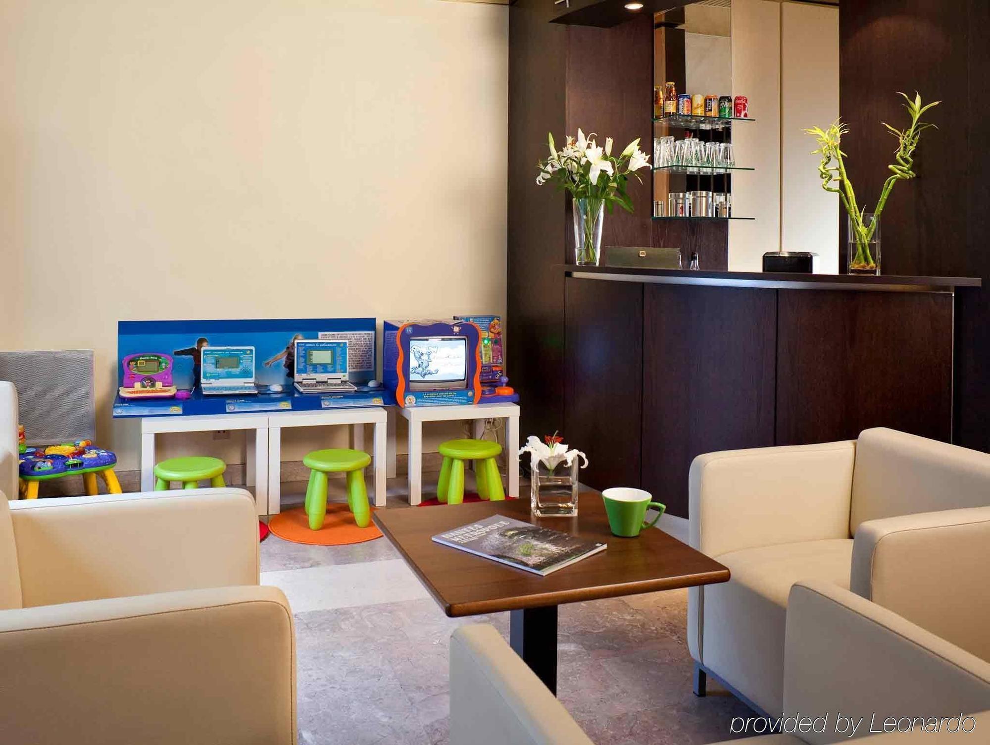Ibis Styles Nantes Centre Place Royale Buitenkant foto
